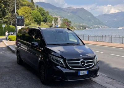 Viaggi di lavoro e transfer aeroporto - nella foto auto sul Lago di Como